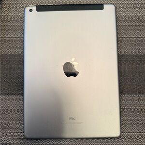Apple iPad Silver (6th gen)
